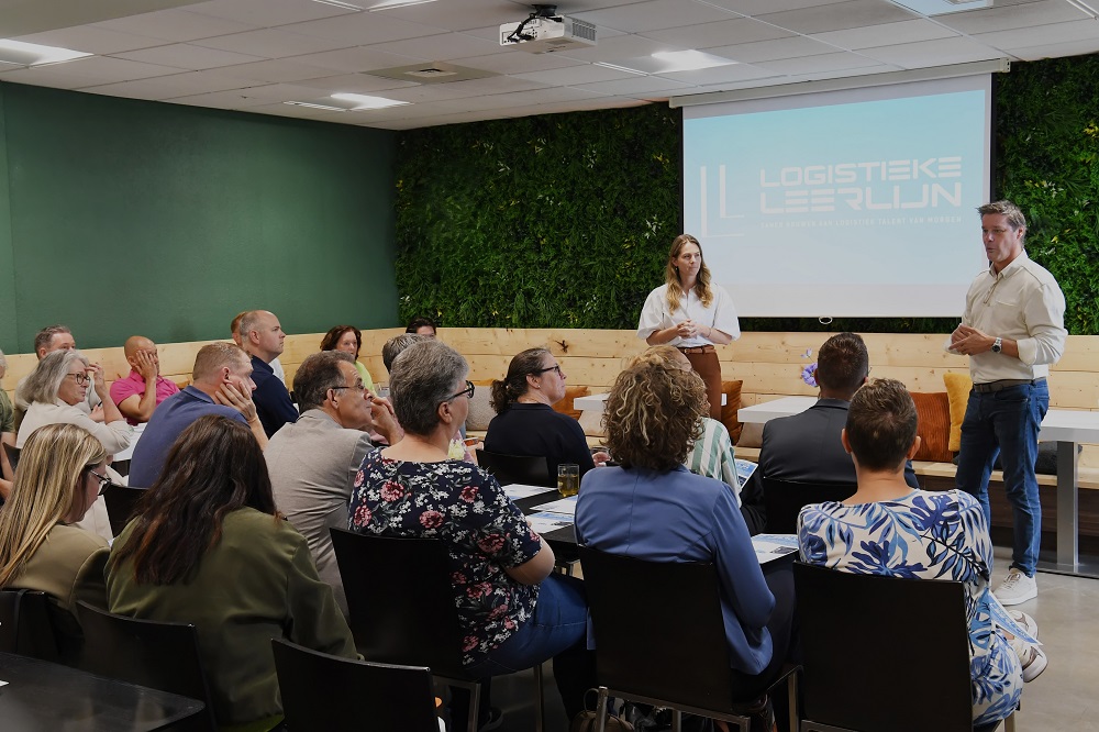Project logistieke leerlijn Aftrap project logistieke leerlijnen met onderwijs, overheid en bedrijfsleven