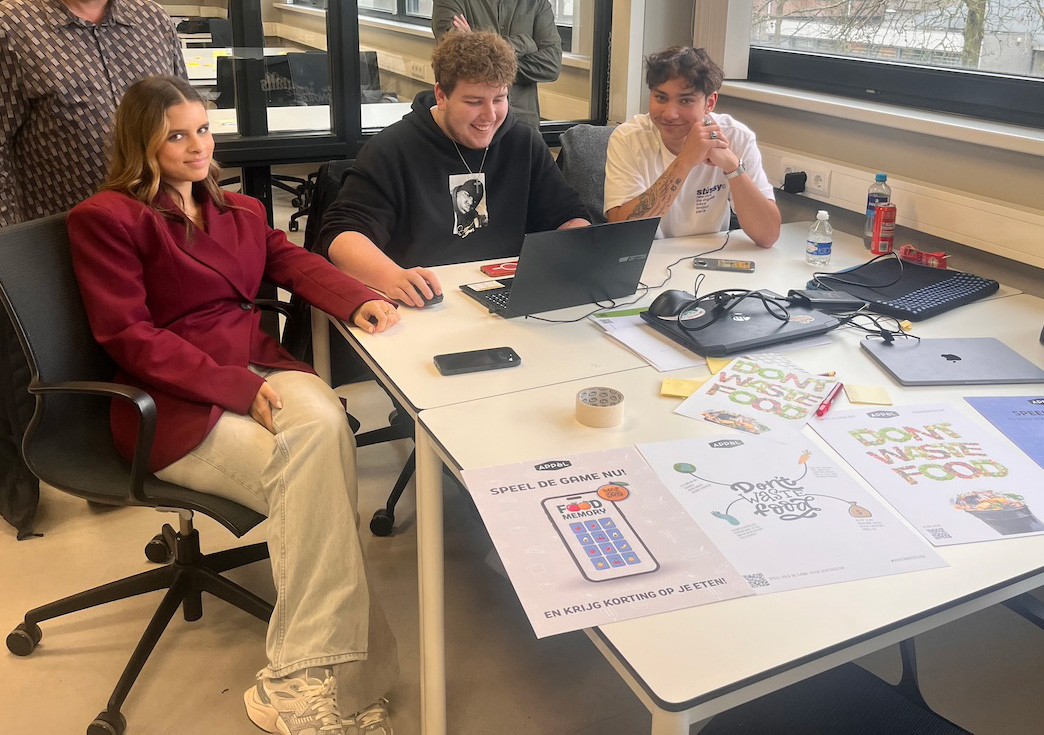 Mbo challenge Foodsaver Studenten van Yonder werken aan hun app foodsaver
