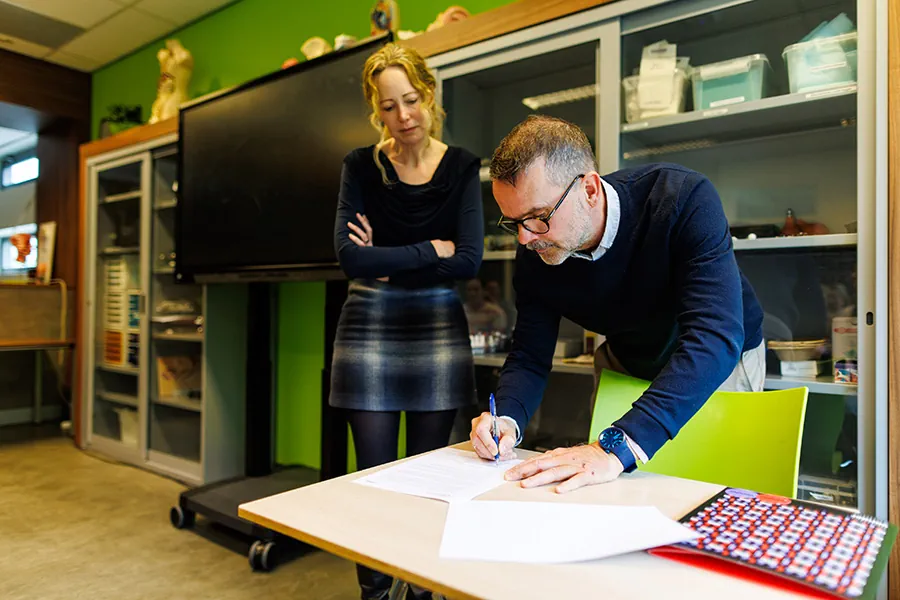 Samenwerking Yonder en PrimaCura Ondertekening van samenwerkingsovereenkomst van Yonder en PrimaCura voor de opleiding huisarts-assistent
