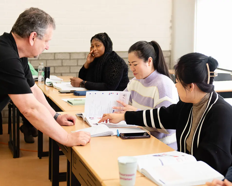 Personen in klaslokaal