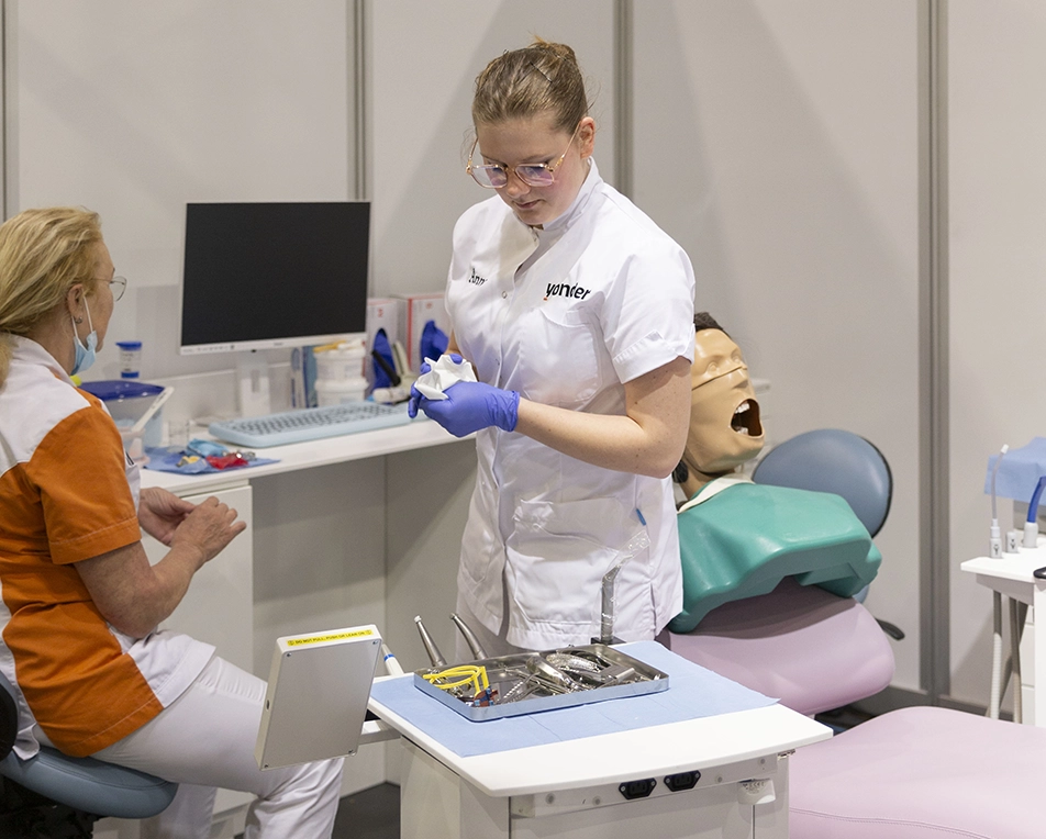Student Tandartsassitent Anne tijdens Skills Heroes